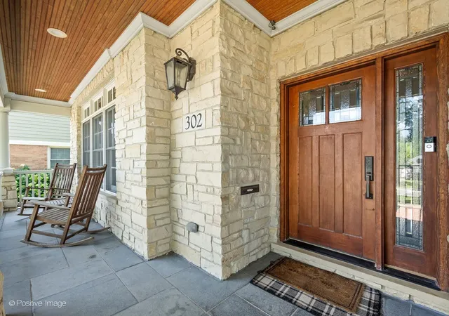 Photo 3 of Single family home for sale at 302 E Wilson St, Elmhurst, IL 60126 | MLS# 12734667 | Listing updated on 2026-09-26