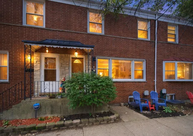 Townhouse for sale at 1903 W Sunnyside Ave, Chicago, IL 60640 | MLS# 12734694 | Listing updated on 2026-09-24