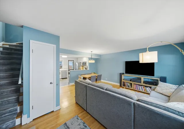 Photo 2 of Townhouse for sale at 1903 W Sunnyside Ave, Chicago, IL 60640 | MLS# 12734694 | Listing updated on 2026-09-24