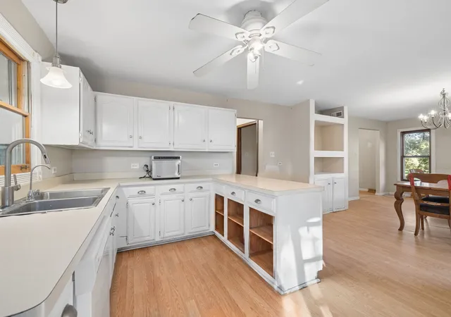 Photo 4 of Single family home for sale at 8527 W Dralle Rd, Frankfort, IL 60423 | MLS# 12734710 | Listing updated on 2026-10-07