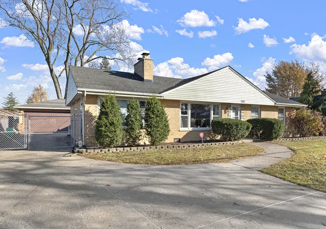Photo 1 of Single family home for sale at 9007 Ridgeland Ave, Oak Lawn, IL 60453 | MLS# 12734716 | Listing updated on 2026-09-15