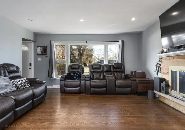Photo 3 of Single family home for sale at 9007 Ridgeland Ave, Oak Lawn, IL 60453 | MLS# 12734716 | Listing updated on 2026-09-15
