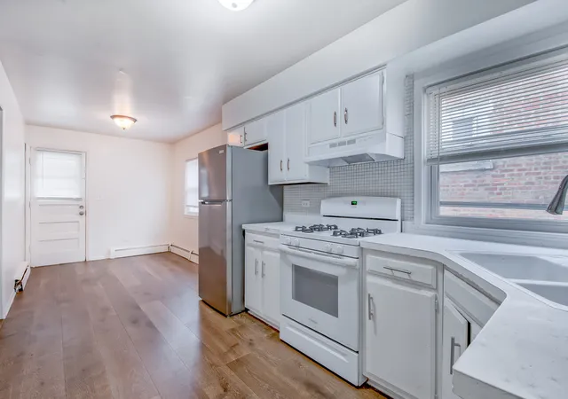 Listing Photo 5 - Condo for sale in building located at 9010 Bronx Ave, Skokie, IL 60077