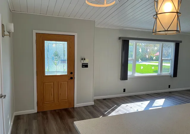 Photo 3 of Single family home for sale at 614 Livingston St, Mc Henry, IL 60050 | MLS# 12734766 | Listing updated on 2026-10-23