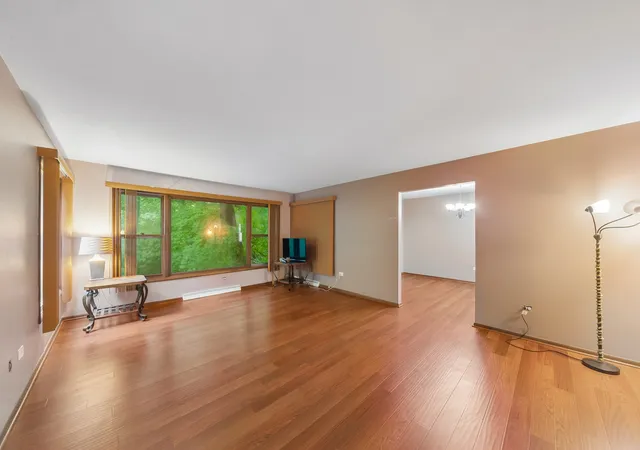 Photo 4 of Single family home for sale at 211 Sheridan Ct, Waukegan, IL 60085 | MLS# 12734772 | Listing updated on 2026-10-05