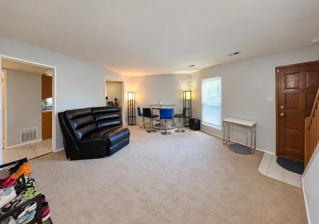Photo 2 of Single family home for sale at 950 Purdue Ln, Matteson, IL 60443 | MLS# 12734794 | Listing updated on 2026-09-22