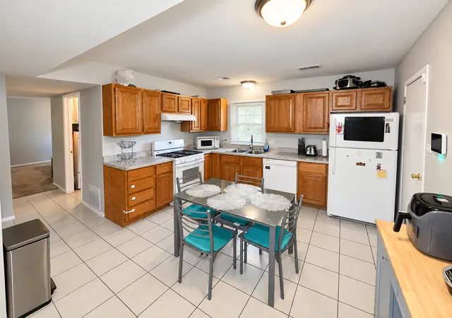 Photo 3 of Single family home for sale at 950 Purdue Ln, Matteson, IL 60443 | MLS# 12734794 | Listing updated on 2026-09-22