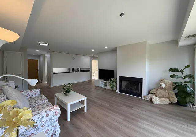 Photo 4 of Condo for sale at 422 Kelburn Rd #325, Deerfield, IL 60015 | MLS# 12734855 | Listing updated on 2026-10-06