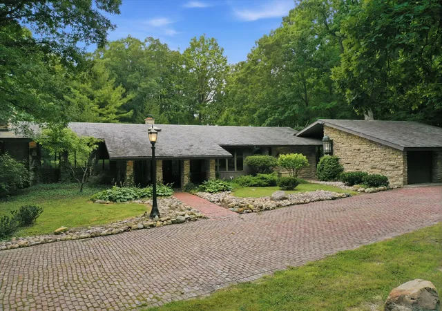 Photo 2 of Single family home for sale at 1664 E Rietveld Dr, Crete, IL 60417 | MLS# 12734874 | Listing updated on 2026-10-04