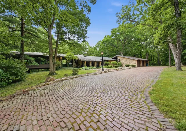 Photo 3 of Single family home for sale at 1664 E Rietveld Dr, Crete, IL 60417 | MLS# 12734874 | Listing updated on 2026-10-04