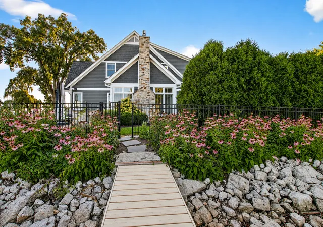 Photo 3 of Single family home for sale at 827 Edgewater Pkwy, Wauconda, IL 60084 | MLS# 12734904 | Listing updated on 2026-09-20
