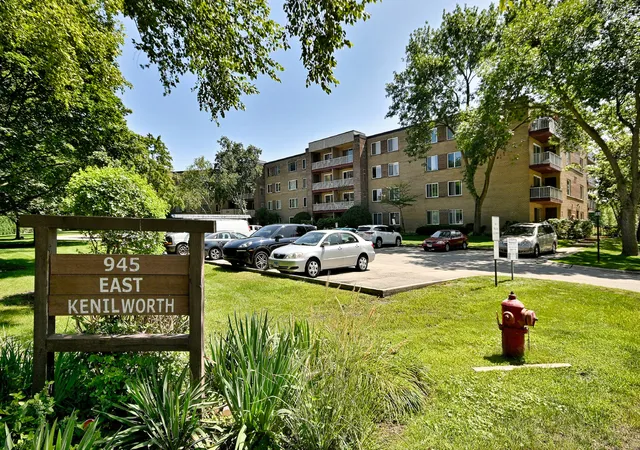 Photo 2 of Condo for sale at 945 E Kenilworth Ave #325, Palatine, IL 60074 | MLS# 12734905 | Listing updated on 2026-09-16