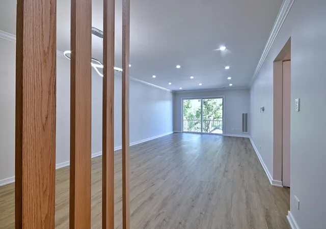 Photo 4 of Condo for sale at 945 E Kenilworth Ave #325, Palatine, IL 60074 | MLS# 12734905 | Listing updated on 2026-09-16