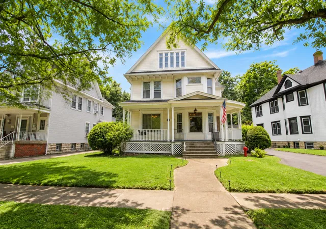 Photo 2 of Single family home for sale at 414 Buell Ave, Joliet, IL 60435 | MLS# 12734922 | Listing updated on 2026-09-13