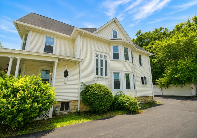 Photo 4 of Single family home for sale at 414 Buell Ave, Joliet, IL 60435 | MLS# 12734922 | Listing updated on 2026-09-13