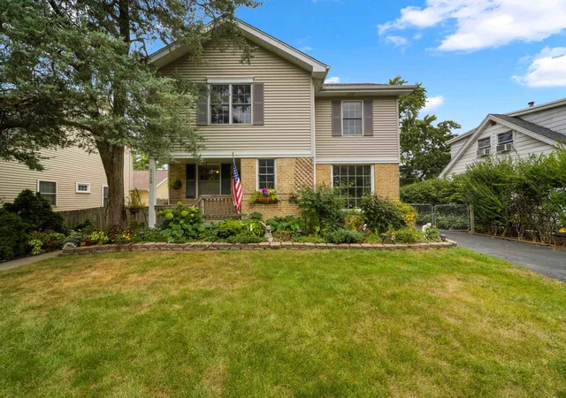 Photo 1 of Single family home for sale at 2126 Hickory Ct, Glenview, IL 60025 | MLS# 12734928 | Listing updated on 2026-09-23