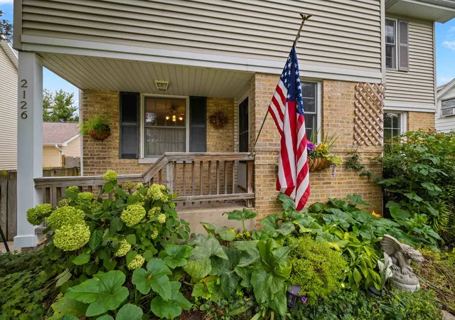 Photo 2 of Single family home for sale at 2126 Hickory Ct, Glenview, IL 60025 | MLS# 12734928 | Listing updated on 2026-09-23