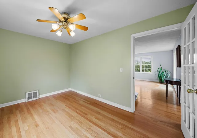 Photo 4 of Single family home for sale at 2126 Hickory Ct, Glenview, IL 60025 | MLS# 12734928 | Listing updated on 2026-09-23