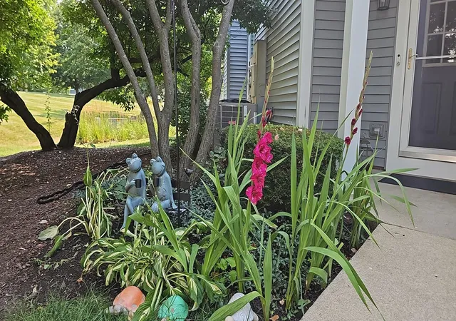 Photo 3 of Townhouse for sale at 1826 Lucylle Ct, St. Charles, IL 60174 | MLS# 12734931 | Listing updated on 2026-09-05