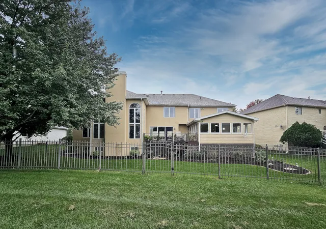 Photo 3 of Single family home for sale at 1944 Clyde Dr, Naperville, IL 60565 | MLS# 12734934 | Listing updated on 2026-10-04