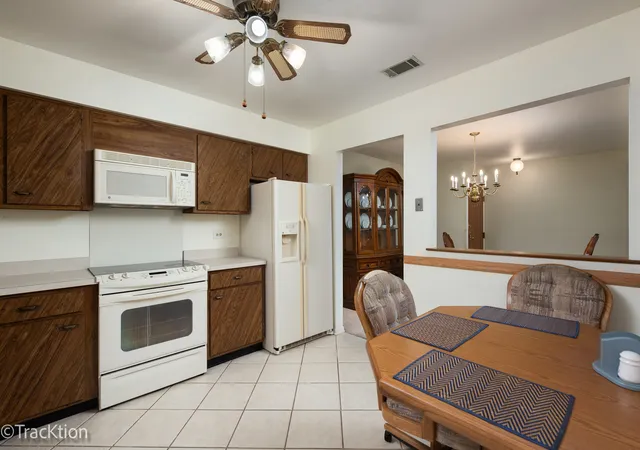 Photo 4 of Condo for sale at 7525 Nantucket Dr #405, Darien, IL 60561 | MLS# 12734978 | Listing updated on 2026-09-12