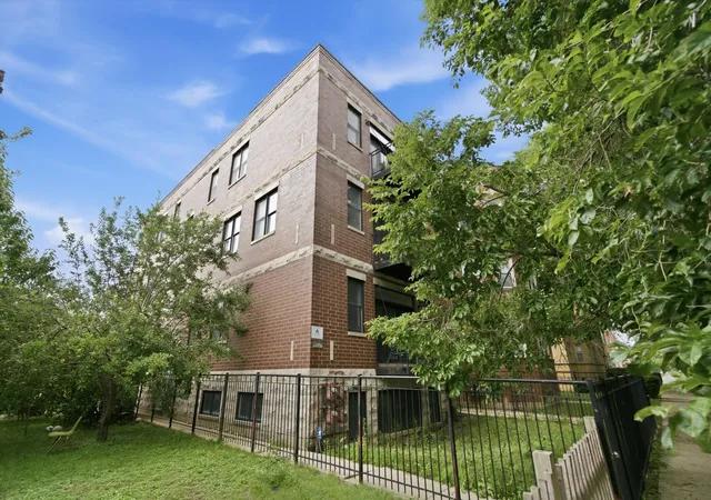 Photo 3 of Condo for sale at 6528 N Francisco Ave #1E, Chicago, IL 60645 | MLS# 12734985 | Listing updated on 2026-09-15