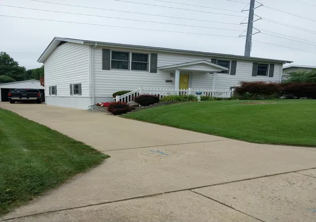 Photo 1 of Townhouse for sale at 415 Southampton Dr, Decatur, IL 62526 | MLS# 12735027 | Listing updated on 2026-08-29
