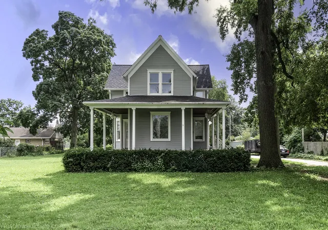 Photo 1 of Single family home for sale at 1961 Miner St, Des Plaines, IL 60016 | MLS# 12735029 | Listing updated on 2026-10-02
