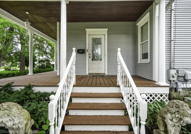 Photo 3 of Single family home for sale at 1961 Miner St, Des Plaines, IL 60016 | MLS# 12735029 | Listing updated on 2026-10-08