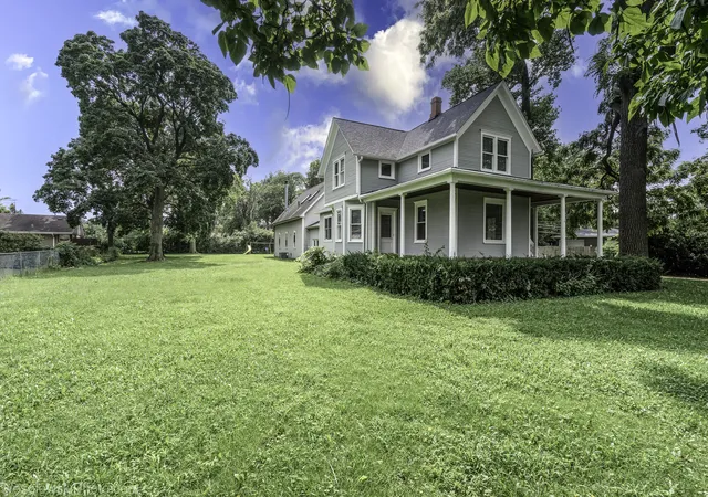 Photo 4 of Single family home for sale at 1961 Miner St, Des Plaines, IL 60016 | MLS# 12735029 | Listing updated on 2026-10-08