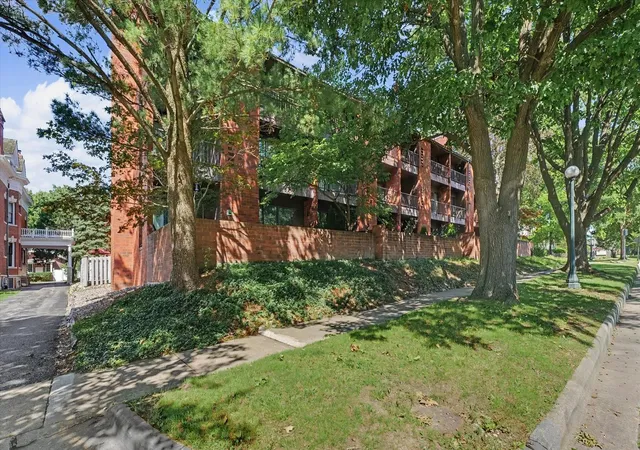 Listing Photo 4 - Condo for sale in building located at 107 N Elm St, Champaign, IL 61820 - Unit #205