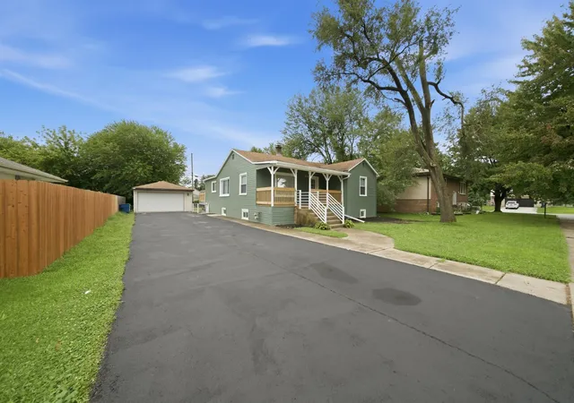 Photo 2 of Single family home for sale at 9839 Meade Ave, Oak Lawn, IL 60453 | MLS# 12735086 | Listing updated on 2026-09-28