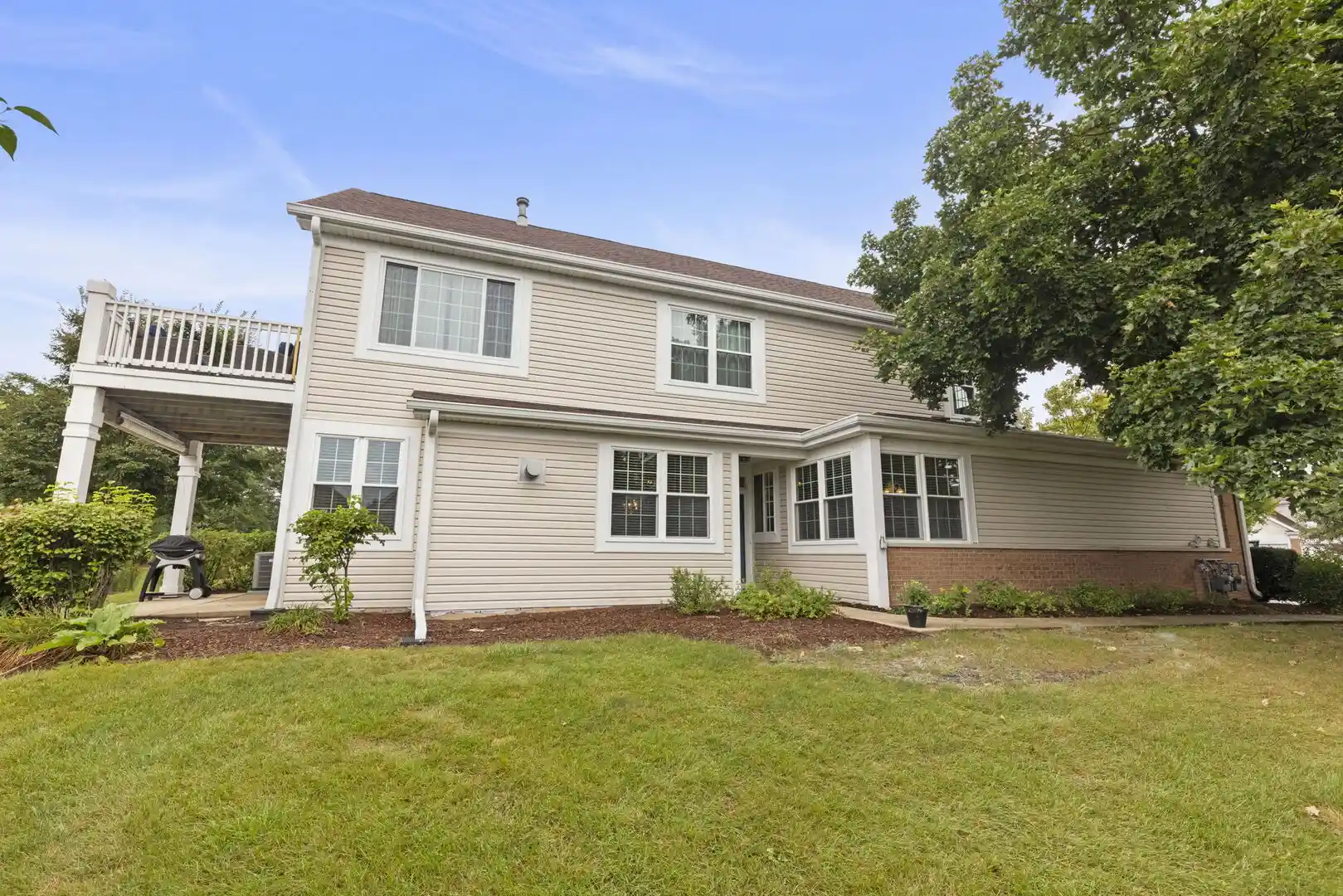Listing Photo 2 - Condo for sale in 32601 Fowler Cir located at 32601 Fowler Cir, Warrenville, IL 60555 - Unit #32601