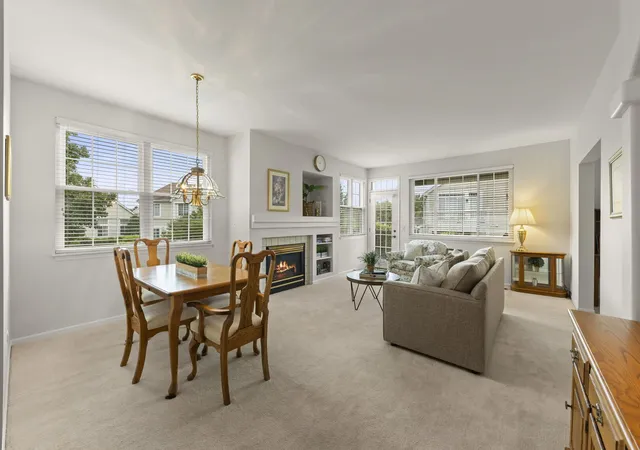 Listing Photo 4 - Condo for sale in building located at 32601 Fowler Cir, Warrenville, IL 60555 - Unit #32601