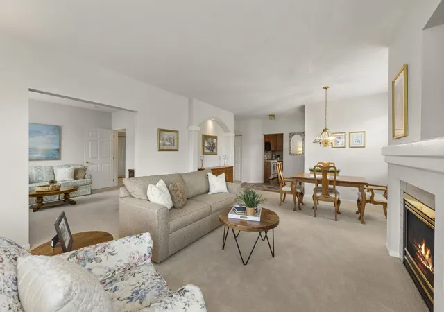 Listing Photo 5 - Condo for sale in building located at 32601 Fowler Cir, Warrenville, IL 60555 - Unit #32601