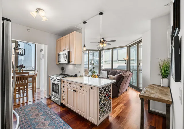 Photo 3 of Condo for sale at 645 N Kingsbury St #2201, Chicago, IL 60654 | MLS# 12735122 | Listing updated on 2026-09-21