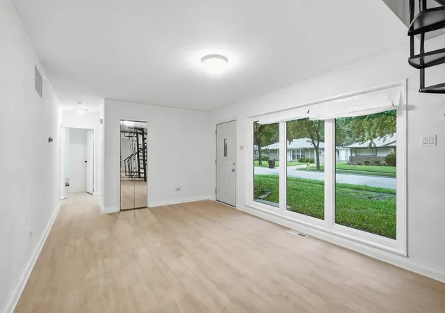 Photo 3 of Single family home for sale at 136 Well St, Park Forest, IL 60466 | MLS# 12735143 | Listing updated on 2026-10-05