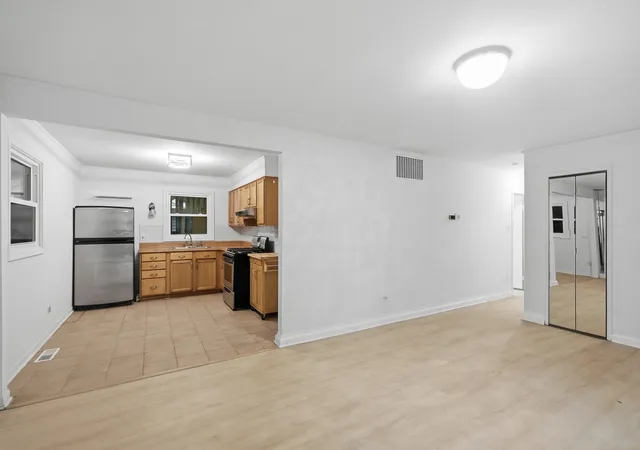 Photo 4 of Single family home for sale at 136 Well St, Park Forest, IL 60466 | MLS# 12735143 | Listing updated on 2026-10-05