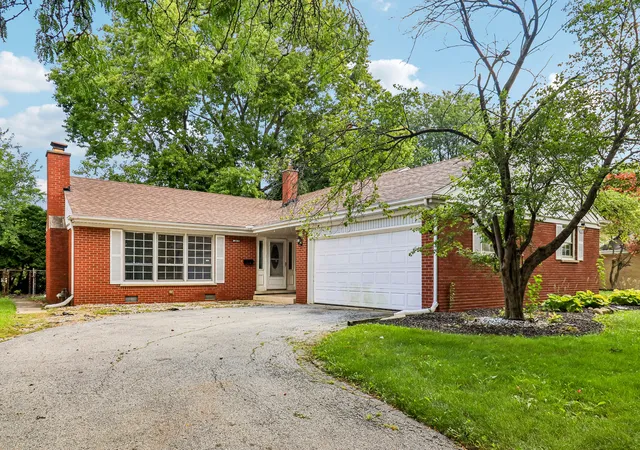 Single family home for sale at 16919 School St, South Holland, IL 60473 | MLS# 12735173