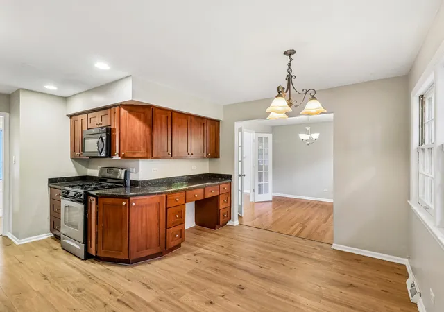 Photo 3 of Single family home for sale at 16919 School St, South Holland, IL 60473 | MLS# 12735173 | Listing updated on 2026-10-08