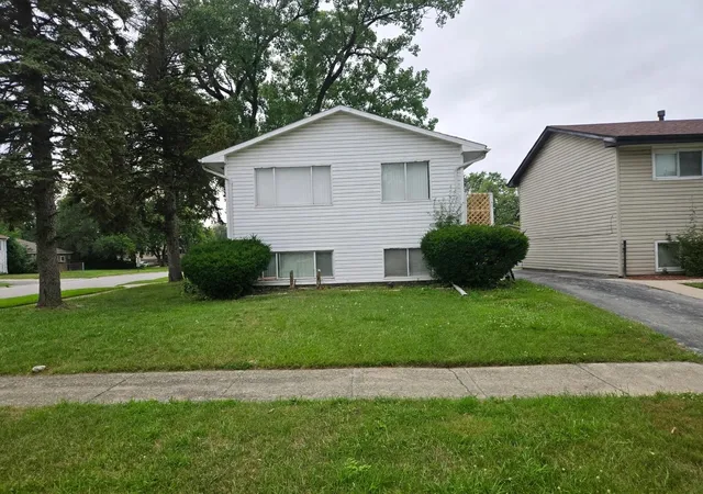 Photo 3 of Single family home for sale at 16258 Laflin Ave, Markham, IL 60428 | MLS# 12735198 | Listing updated on 2026-10-07