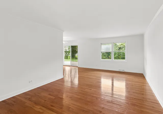 Photo 2 of Single family home for sale at 6930 Glenn Ct, Woodridge, IL 60517 | MLS# 12735253 | Listing updated on 2026-10-06