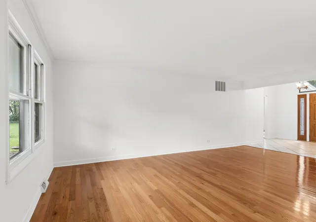 Photo 3 of Single family home for sale at 6930 Glenn Ct, Woodridge, IL 60517 | MLS# 12735253 | Listing updated on 2026-10-06