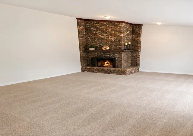 Photo 4 of Single family home for sale at 6930 Glenn Ct, Woodridge, IL 60517 | MLS# 12735253 | Listing updated on 2026-09-12