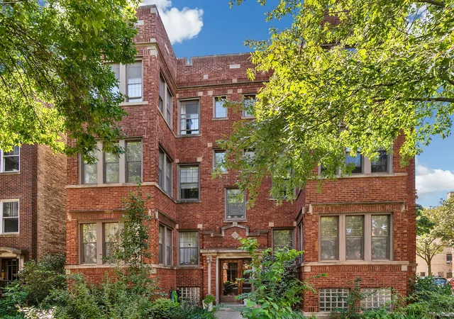Listing Photo 2 - Condo for sale in building located at 6454 N Bosworth Ave, Chicago, IL 60626 - Unit #3A