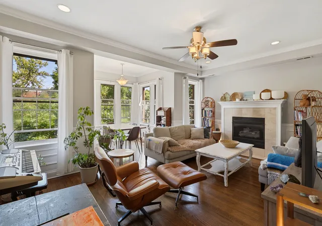 Listing Photo 3 - Condo for sale in building located at 6454 N Bosworth Ave, Chicago, IL 60626 - Unit #3A