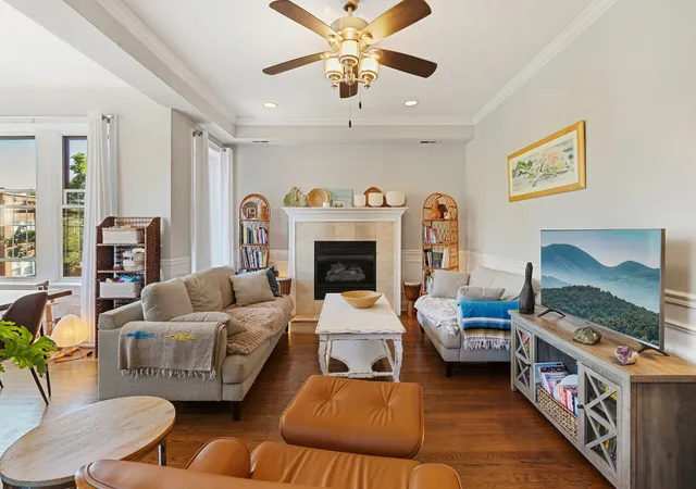 Listing Photo 4 - Condo for sale in building located at 6454 N Bosworth Ave, Chicago, IL 60626 - Unit #3A