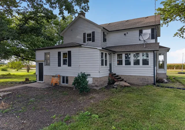 Photo 4 of Single family home for sale at 35674 E 3200 North Rd, Reddick, IL 60961 | MLS# 12735283 | Listing updated on 2026-10-18