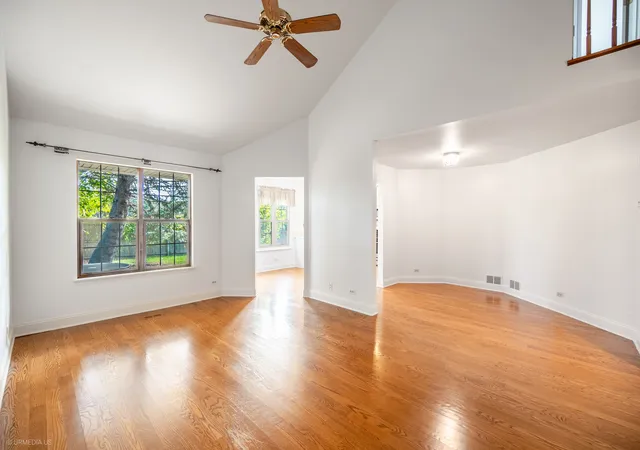 Photo 4 of Townhouse for sale at 625 Sutton Ct, Wheeling, IL 60090 | MLS# 12735290 | Listing updated on 2026-10-22