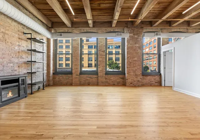Photo 3 of Condo for sale at 400 S Green St #210, Chicago, IL 60607 | MLS# 12735328 | Listing updated on 2026-10-22